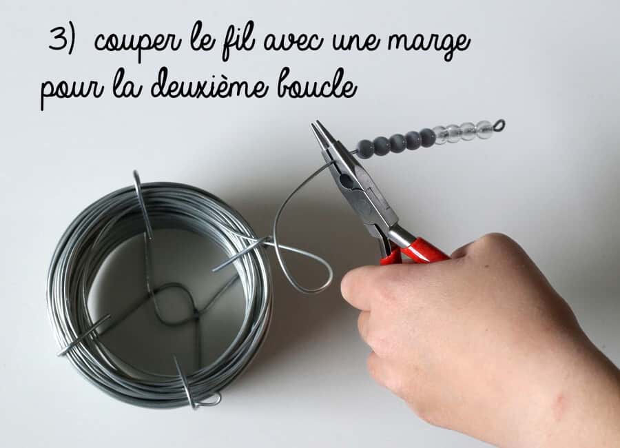 couper fil de la barrette de perles avec une marge